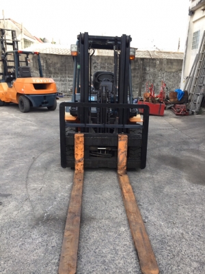 Toyota 4 ตัน มือ 2 สภาพดี นำเข้าเอง งายาว สไลด์งาซ้ายขวา Toyota 4 ตัน มือ 2 สภาพดี นำเข้าเอง งายาว สไลด์งาซ้ายขวา