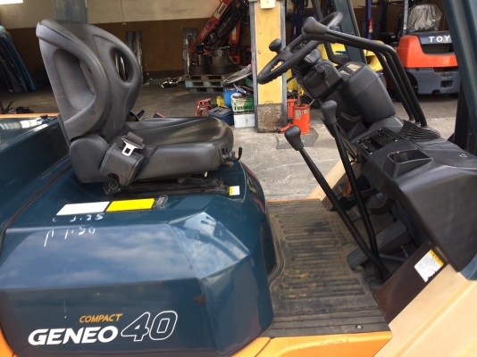 Toyota 4 ตัน มือ 2 สภาพดี นำเข้าเอง งายาว สไลด์งาซ้ายขวา Toyota 4 ตัน มือ 2 สภาพดี นำเข้าเอง งายาว สไลด์งาซ้ายขวา