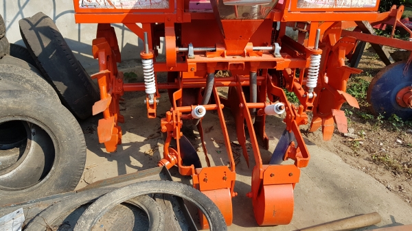 เครื่องปลูกอ้อยSP920 ใหม่มากๆ รุ่นนิยม เครื่องปลูกอ้อยSP920 ใหม่มากๆ รุ่นนิยม