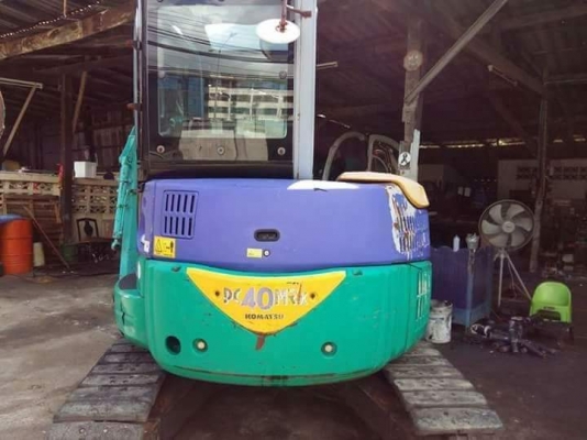 ขายจ้า..KOMATSU PC40MR-1 เก่านอกแท้  สภาพสวย 3,xxx ชั่วโมง  พร้อมใช้ โทร 089-3818694 จ๊อย