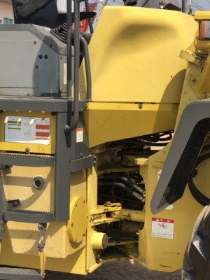 ขายรถตักล้อยาง KOMATSU WA100-3 (1,XXX ชั่วโมง) นำเข้าเองจากญี่ปุ่น สภาพสวยพร้อมใช้ มีVDOการทำงานครับ ขายรถตักล้อยาง KOMATSU WA100-3 (1,XXX ชั่วโมง) นำเข้าเองจากญี่ปุ่น สภาพสวยพร้อมใช้ มีVDOการทำงานครับ