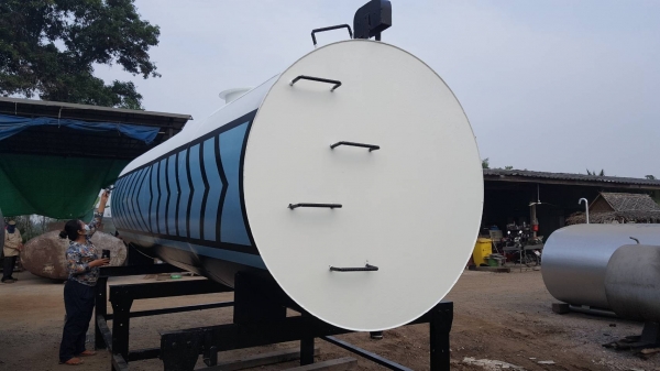 ถังน้ำมันขนาด 9000 ลิตรสวยพร้อมใช้งาน ตามรูป