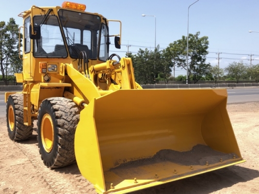ขายรถตักล้อยาง KOMATSU WA200-1 นำเข้าเองจากญี่ปุ่น สภาพสวยพร้อมใช้ มีVDOการทำงานครับ