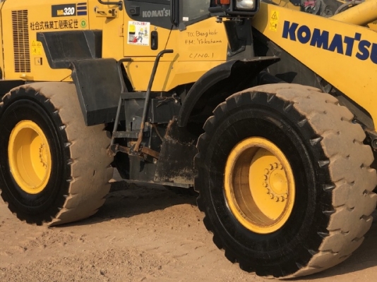 ขายรถตักล้อยาง KOMATSU WA320-7 ปี 2015 นำเข้าเองจากญี่ปุ่น สภาพสวยพร้อมใช้ มีVDOการทำงานครับ