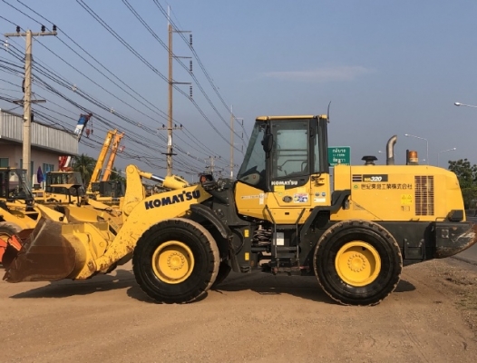ขายรถตักล้อยาง KOMATSU WA320-7 ปี 2015 นำเข้าเองจากญี่ปุ่น สภาพสวยพร้อมใช้ มีVDOการทำงานครับ