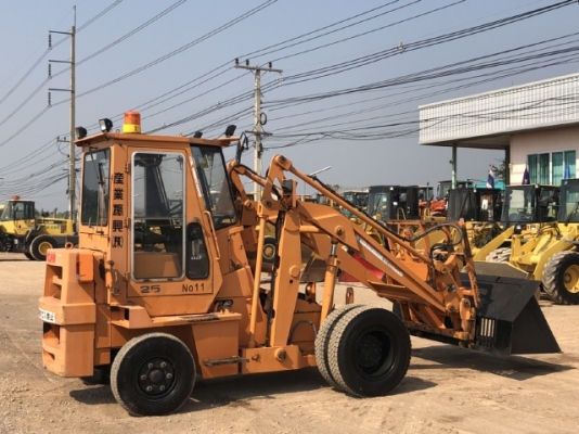 ขายรถตักล้อยาง TCM SD25Z6 นำเข้าเองจากญี่ปุ่น สภาพสวยพร้อมใช้ มีVDOการทำงานครับ