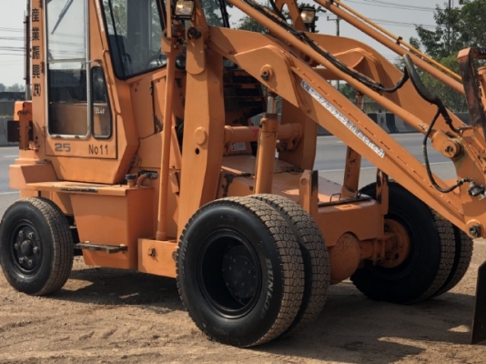 ขายรถตักล้อยาง TCM SD25Z6 นำเข้าเองจากญี่ปุ่น สภาพสวยพร้อมใช้ มีVDOการทำงานครับ