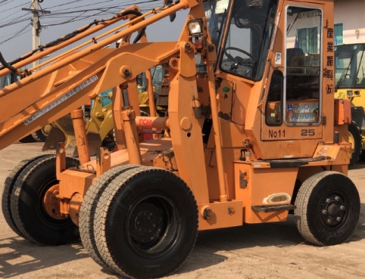 ขายรถตักล้อยาง TCM SD25Z6 นำเข้าเองจากญี่ปุ่น สภาพสวยพร้อมใช้ มีVDOการทำงานครับ