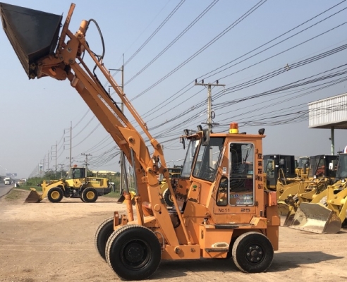 ขายรถตักล้อยาง TCM SD25Z6 นำเข้าเองจากญี่ปุ่น สภาพสวยพร้อมใช้ มีVDOการทำงานครับ