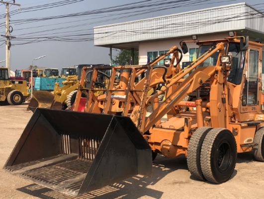 ขายรถตักล้อยาง TCM SD25Z6 นำเข้าเองจากญี่ปุ่น สภาพสวยพร้อมใช้ มีVDOการทำงานครับ