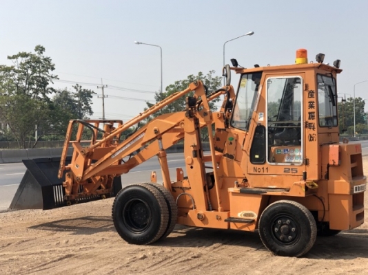 ขายรถตักล้อยาง TCM SD25Z6 นำเข้าเองจากญี่ปุ่น สภาพสวยพร้อมใช้ มีVDOการทำงานครับ