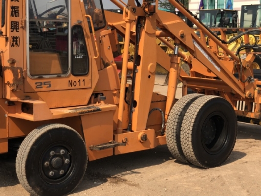 ขายรถตักล้อยาง TCM SD25Z6 นำเข้าเองจากญี่ปุ่น สภาพสวยพร้อมใช้ มีVDOการทำงานครับ