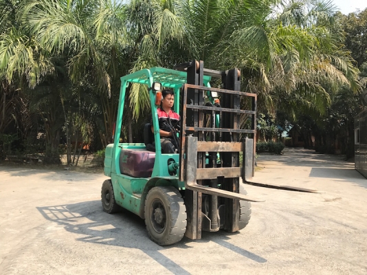 ขายFORKLIFT MITSUBISHI FD25(ฟรูฟรี้)(AUTO)(2.5ตัน)(ดีเซล) สวยเดิมจากญี่ปุ่น ยังไม่เคยใช้ในไทย 155,000เท่านั้น!!