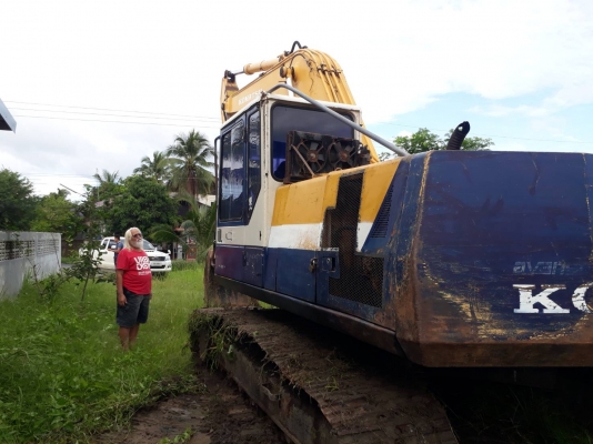 ขายแบคโฮ KOMATSU.PC200-5 ไฟเต็มเอกสารอินวอยราคา 650,000
