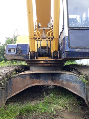 ขายแบคโฮ KOMATSU.PC200-5 ไฟเต็มเอกสารอินวอยราคา 650,000