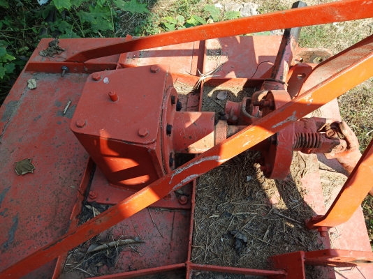 ตัดหญ้าติดรถไถ