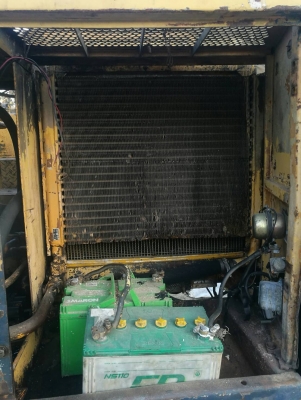 รถขุด​ KOMATSU​ PC100-2 ติดหัวคีบไม้.ลดราคาทั้งคันเหลือ 250,000 บาท.