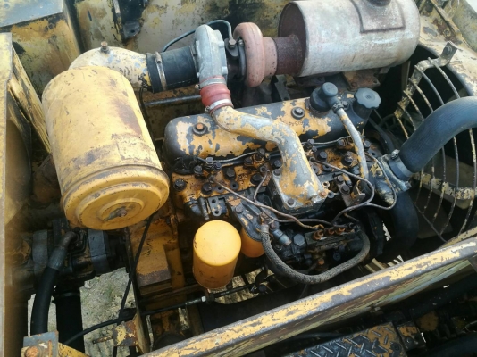 รถขุด​ KOMATSU​ PC100-2 ติดหัวคีบไม้.ลดราคาทั้งคันเหลือ 250,000 บาท.