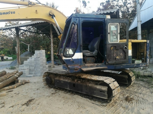 รถขุด​ KOMATSU​ PC100-2 ติดหัวคีบไม้.ลดราคาทั้งคันเหลือ 250,000 บาท.
