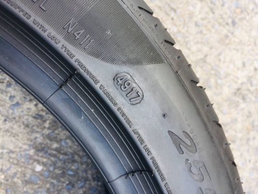 ขายยาง PIRELLI P-ZERO (RUNFLAT) 255-40-19 ปี17