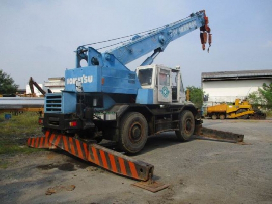 เครน 25 ตัน KOMATSU รุ่น LW250M-2 สภาพร้อมใช้งาน ชักแขนบูมได้ 28 เมตร