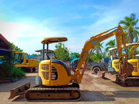 ขายจ้า..KOMATSU PC30MR-2 เก่านอกแท้  สภาพสวย เดิมๆๆ มีลายแย๊ก  1,xxxชั่วโมง พร้อมใช้  โทร 089-3818694 จ๊อย
