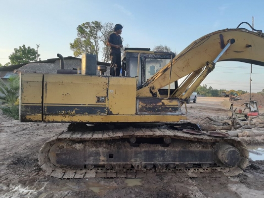 รถแบคโฮ CAT E200B 320,000บ.0808950608