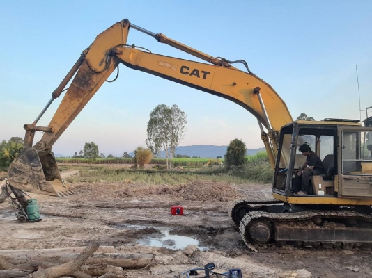 รถแบคโฮ CAT E200B 320,000บ.0808950608