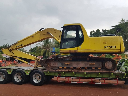 รถขุด KOMATSU PC200-6  640,000บ.