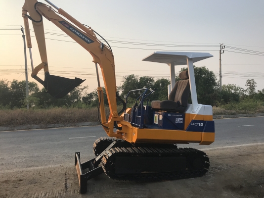 Komatsu pc15-2สภาพดีเก่าญี่ปุ่น มีใบอินวอยไม่เคยใช้ในไทย