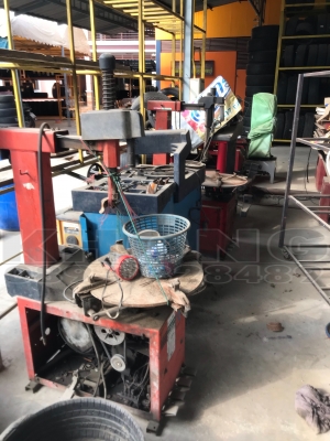 ขายเหมา อุปกรณ์ ร้านยาง ตั้งศูนย ถ่วงล้อ มีหลายชิ้น ขายไม่แพงตามสภาพ  ราคาคุยได้คับ