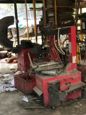 ขายเหมา อุปกรณ์ ร้านยาง ตั้งศูนย ถ่วงล้อ มีหลายชิ้น ขายไม่แพงตามสภาพ  ราคาคุยได้คับ