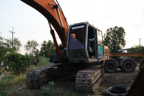 แบคโฮ HITACHI EX200-2 ติดหัวทุบ