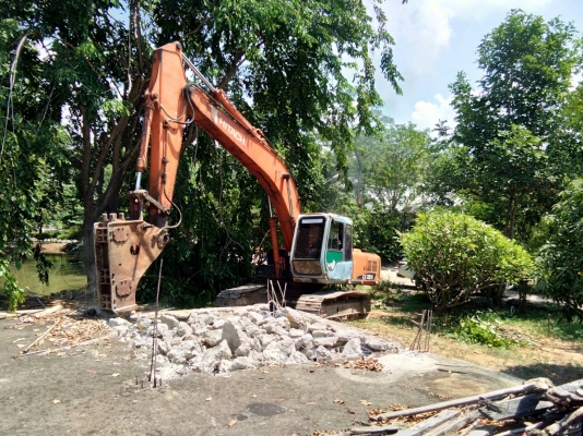 แบคโฮ HITACHI EX200-2 ติดหัวทุบ