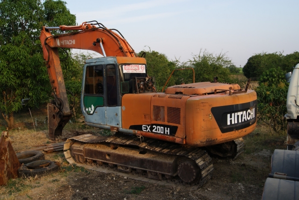 แบคโฮ HITACHI EX200-2 ติดหัวทุบ
