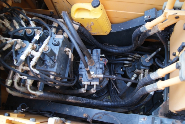 ขายแบคโฮล้อยาง ยี่ห้อ HYUNDAI