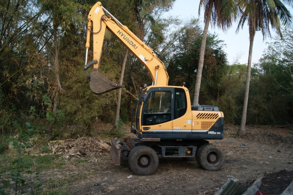 ขายแบคโฮล้อยาง ยี่ห้อ HYUNDAI