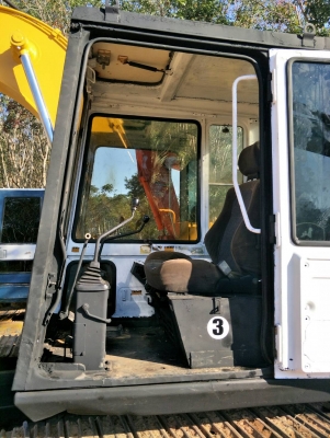 มี VDO ให้ชม.KOMATSU.PC120-3 มีหัวคีปพร้อมบุ้งกี๋ราคา 390,000