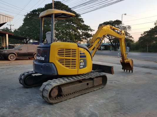 รถขุดโคมัสสุPC40MR2หลังคา