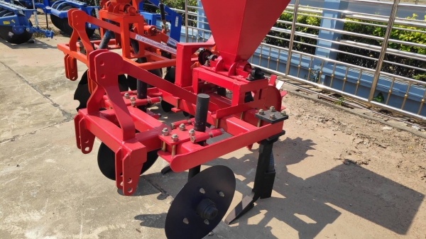 ริปเปอร์ หยอยปุ๋ย  เคเค  35000 สำหรับรถ 50 แรงขึ้นไป