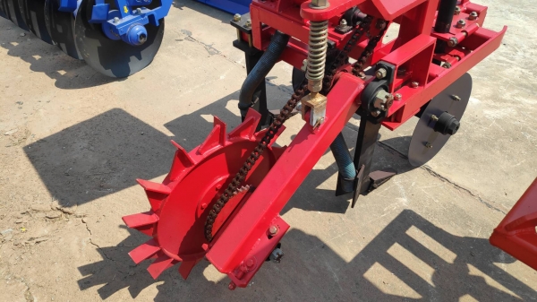 ริปเปอร์ หยอยปุ๋ย  เคเค  35000 สำหรับรถ 50 แรงขึ้นไป