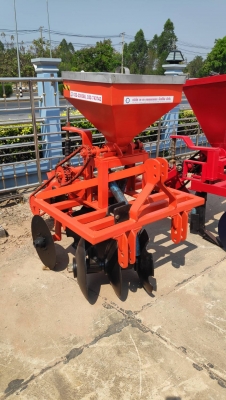 ขายพรวน ตัดราก กลบ  พร้อมหยอดปุ๋ย  เคเค  39000