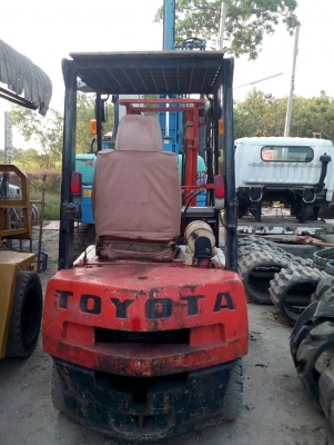 ขายรถยกโฟล์คลิฟท์ Toyota รุ่น: 02-FD18 เครื่องยนต์ดีเซล -2J ยกได้1.5-1.6 ตัน งาสไลด์ รถเก่านอก(มีเอก