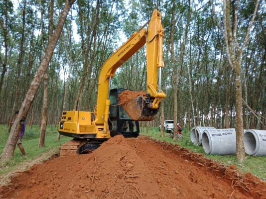ขายคู่2คัน1.KOMATSU PC60-5 กับ 2.รถบรรทุก 6 ล้อใหญ่ท้ายลาดหน้ายาวเล่มพร้อม ราคา 500000