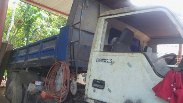 ขายเหมา3คัน1.KOMATSU PC60-5 2.รถบรรทุก 6 ล้อดัมพ์ไม่มีทะเบียน 3.รถบรรทุก 6 ล้อท้ายลาดไม่มีทะเบียน รา