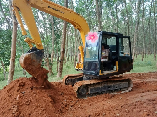 มี VDO ให้ชม.1.KOMATSU PC60-5 2.รถบรรทุก 6 ล้อใหญ่หน้ายาวเอกสารเล่มพร้อม ราคา 500000
