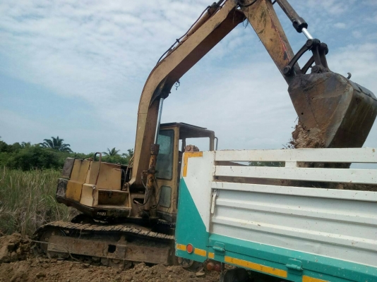 ขายรถเหมา 3 คัน1.KOMATSU PC60-5 2.รถบรรทุก 6 ล้อดัมพ์ไม่มีทะเบียน 3.รถบรรทุก 6 ล้อท้ายลาด ราคา 35000