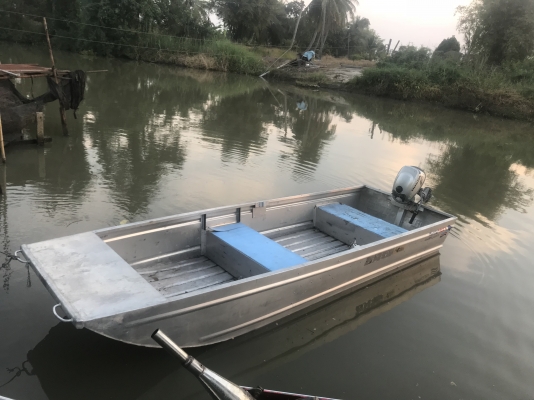 เรือมิเนียมควีนเทคพร้อมเครื่อง