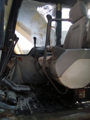 ขายคู่2คัน KOMATSU.PC200-6 กับPC200-8 เอกสารเล่มทะเบียนไฟครบขายคู่2คันราคา 1,400,000