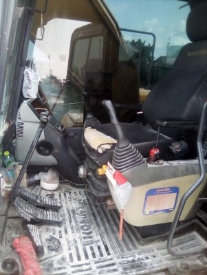 ขายคู่2คัน KOMATSU.PC200-6 กับPC200-8 เอกสารเล่มทะเบียนไฟครบขายคู่2คันราคา 1,400,000